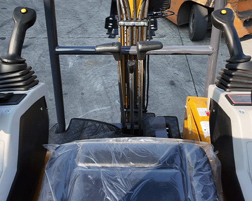 Продается экскаватор грузоподъемностью 2 тонны.