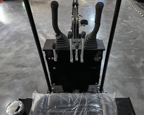 Малый экскаватор грузоподъемностью 1,2 тонны Малый экскаватор грузоподъемностью 1,2 тонны