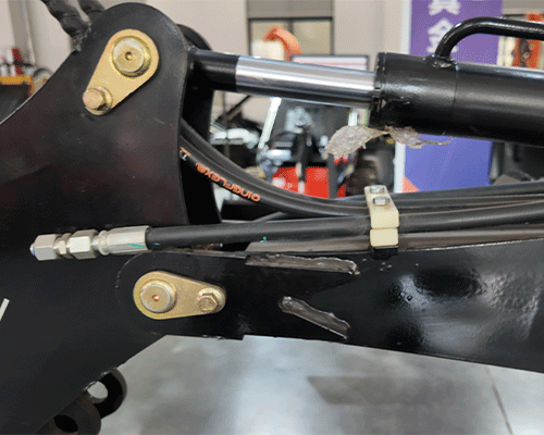 Малый экскаватор грузоподъемностью 1,2 тонны Малый экскаватор грузоподъемностью 1,2 тонны